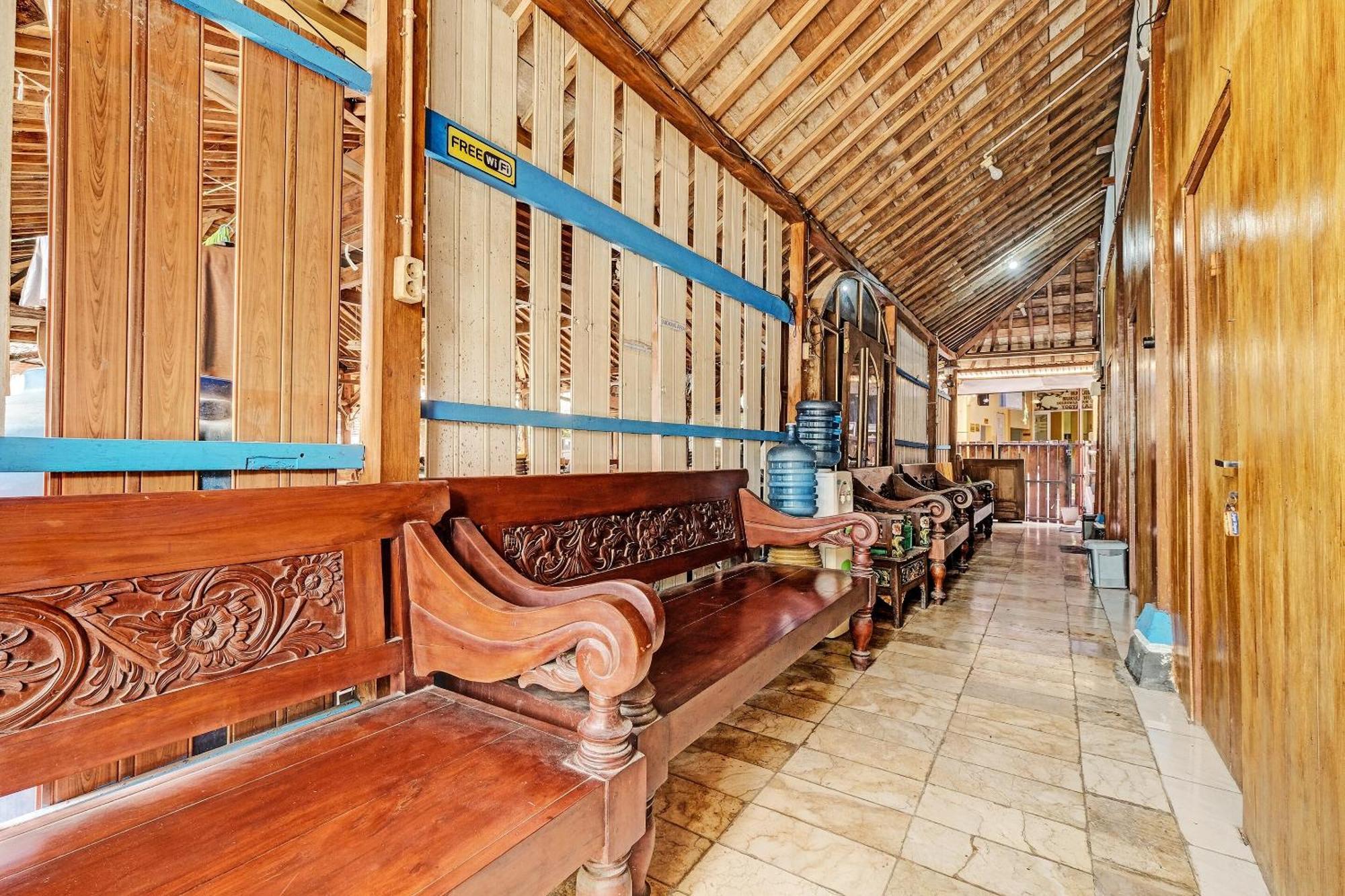 Spot On 91916 Joglo Doyong Homestay Syariah Yogyakarta Exterior photo