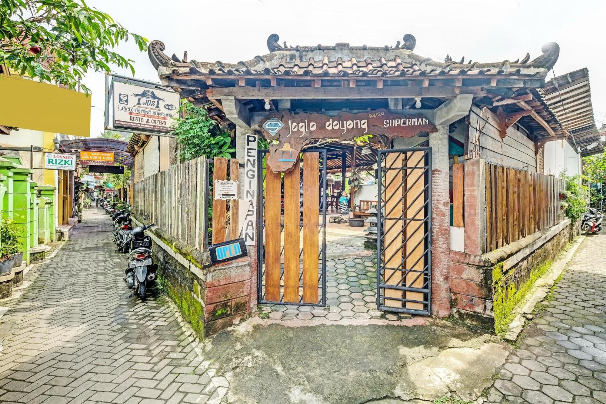 Spot On 91916 Joglo Doyong Homestay Syariah Yogyakarta Exterior photo